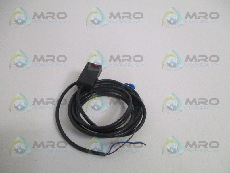 OMRON E3S-AT31-L PHOTOELECTRIC SENSOR EMITTER *USED*