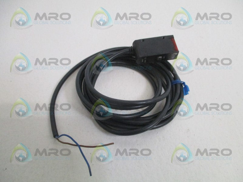 OMRON E3S-AT31-L PHOTOELECTRIC SENSOR EMITTER *USED*