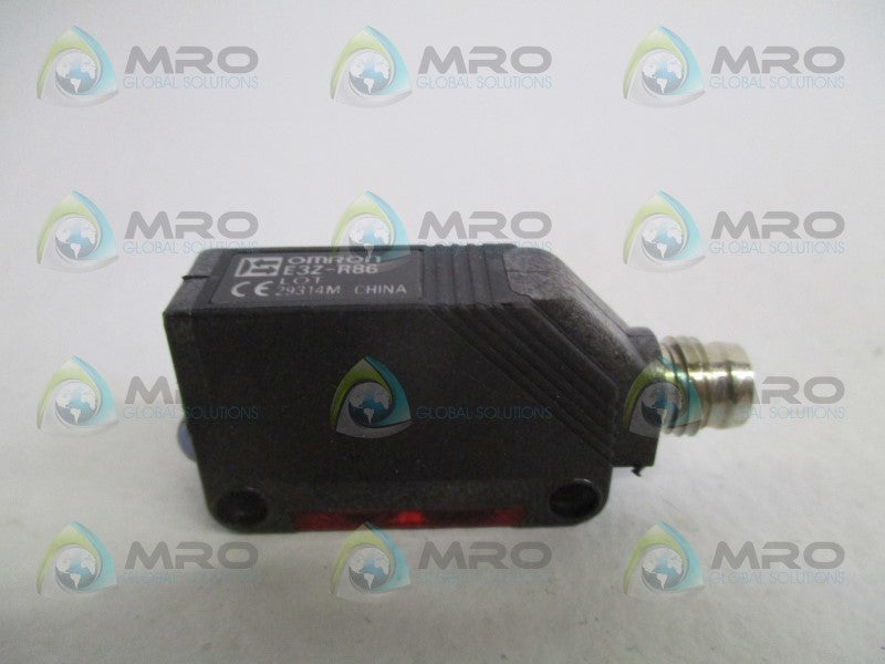 OMRON E3Z-R86 PHOTOELECTRIC SWITCH(MISSING ACCESSORIES) *NEW NO BOX*