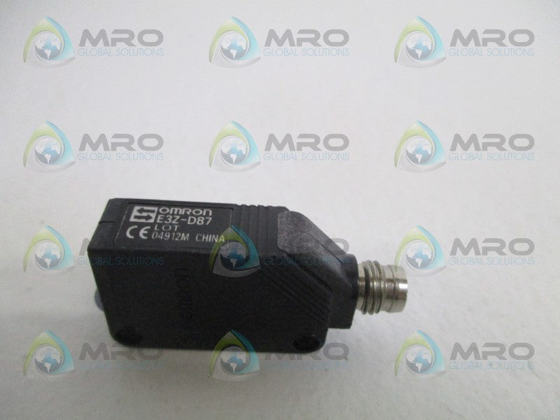 OMRON E3Z-D87 PHOTOELECTRIC SWITCH (MISSING ACCESSORIES) *NEW NO BOX*
