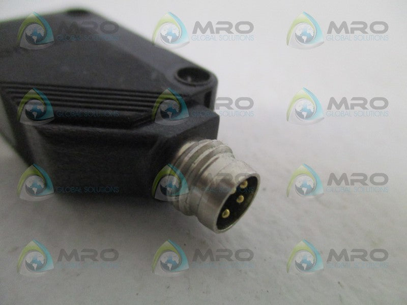 OMRON E3Z-D87 PHOTOELECTRIC SWITCH (MISSING ACCESSORIES) *NEW NO BOX*