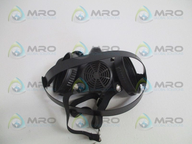MSA 7-201-2 HALF MASK RESPIRATOR SIZE: S *NEW IN FACTORY BAG*
