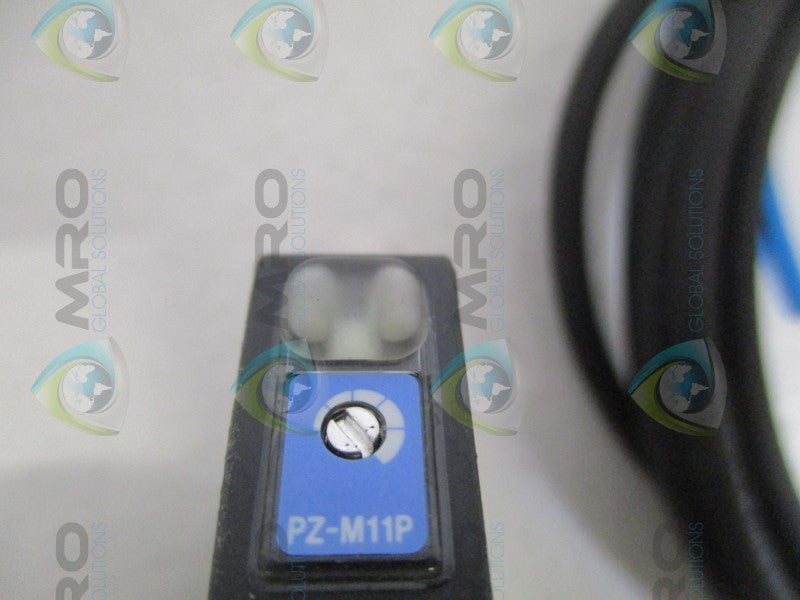 KEYENCE PZ-M11P PHOTOELECTRIC SENSOR *NEW IN BOX*