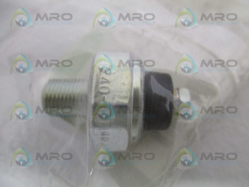 KUBOTA 15221-39013 OIL SWITCH * NEW IN FACTORY BAG *