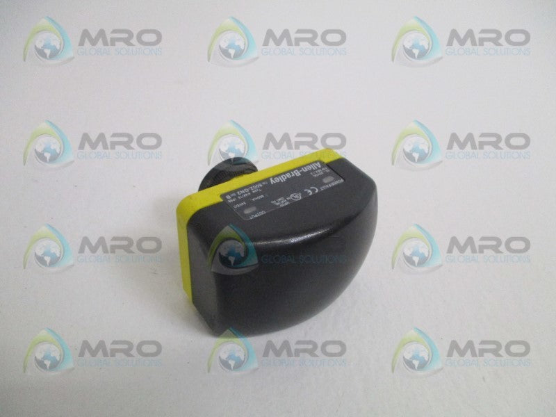 ALLEN BRADLEY 800Z-GN2 SER. B F/W REV. 1.2 TOUCH BUTTON  UNMP