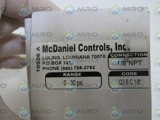 MC DANIEL CONTROLS, INC. GAUGE 1/8" NPT 0-30PSI Q3BC 1/8" *NEW IN BOX*