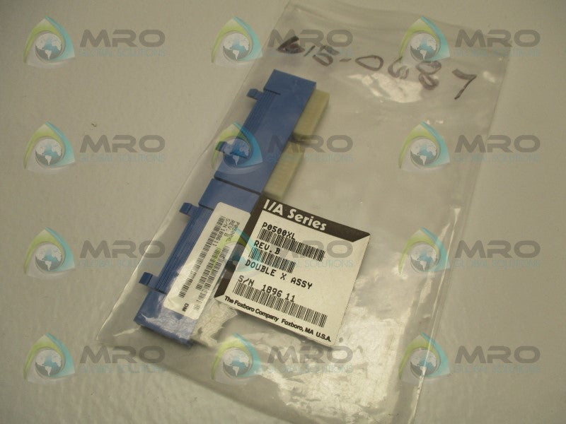 FOXBORO P0500XL 4-SLOT CONNECTOR ASSEMBLY  NSNP IN FACTOR BAG