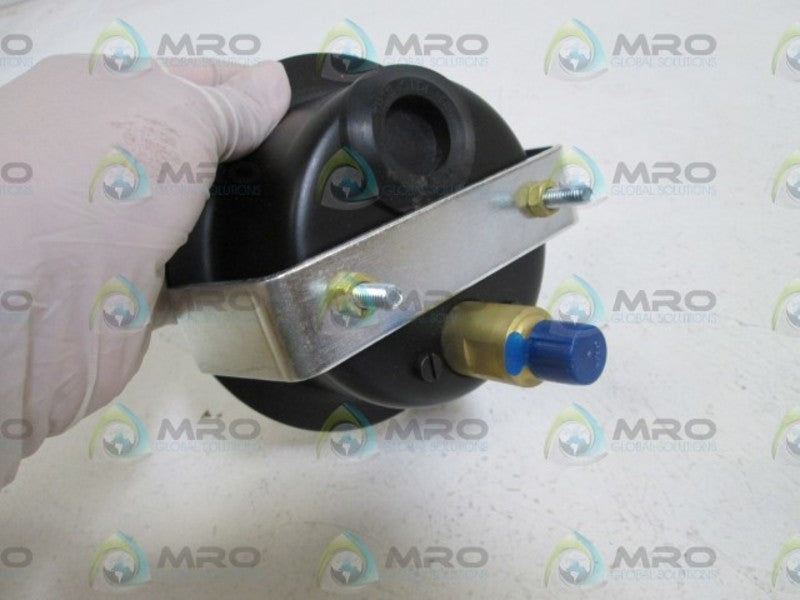 MARSH/BELLOFRAM GAUGE 3.5" QUAL-B 1/4" NPT 0/160PSI H2052 *NEW IN BOX*