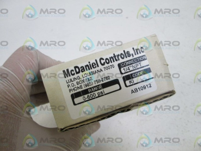 MC DANIEL CONTROLS, INC. GAUGE 1/4" NPT 0-600PSI KI *NEW IN BOX*