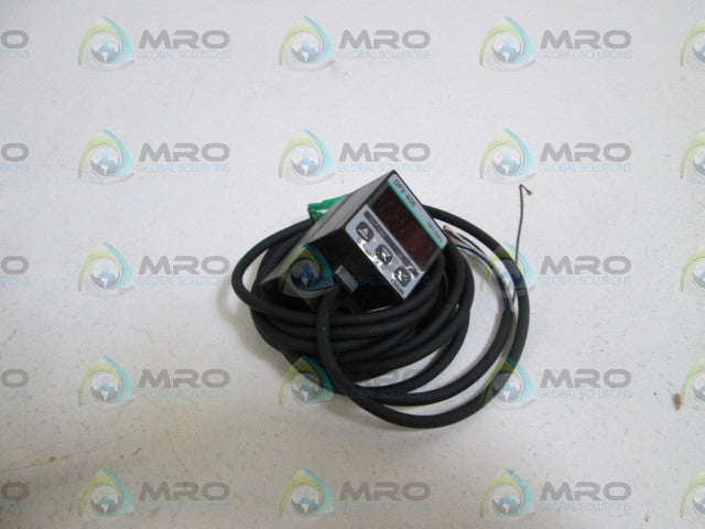 SUNX DIGITAL VACUUM SENSOR DP2-40E *NEW IN BOX*