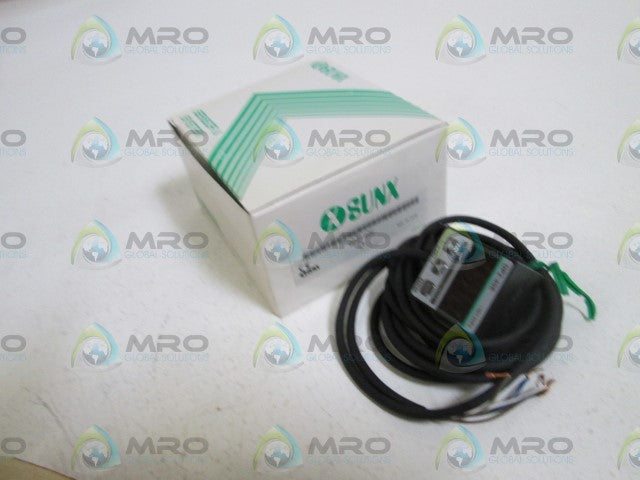 SUNX DIGITAL VACUUM SENSOR DP2-40E *NEW IN BOX*