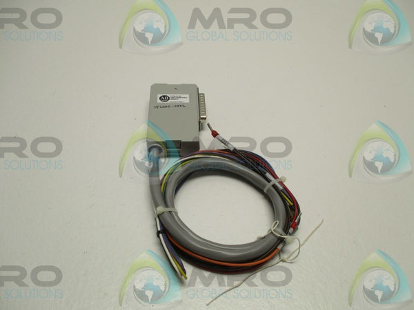 ALLEN BRADLEY 2090-U3CBB-DM12 BREAKOUT BOARD  UNMP