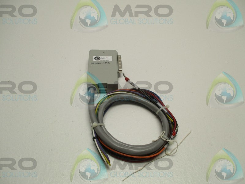 ALLEN BRADLEY 2090-U3CBB-DM12 BREAKOUT BOARD  UNMP
