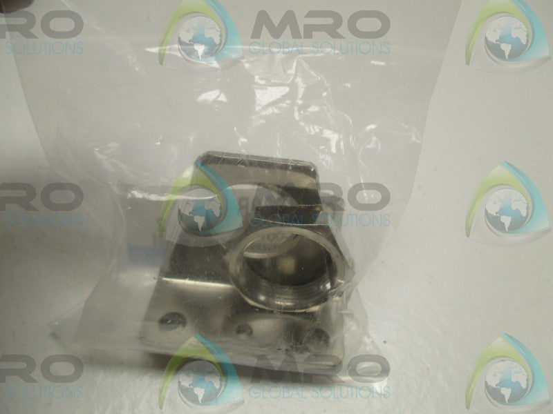 SMC CM-L032B CYLINDER MOUNTING BRACKET * NEW IN FACTORY BAG *