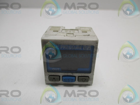 SMC ZSE30-01-25-M DIGITAL PRESSURE SWITCH * USED *