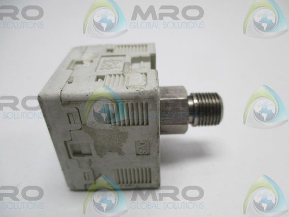 SMC ZSE30-01-25-M DIGITAL PRESSURE SWITCH * USED *