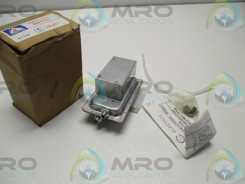 JOHNSTONE L36-817 AIR FLOW SWITCH * NEW IN BOX *