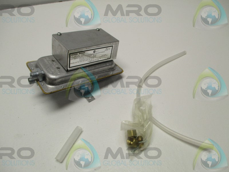 JOHNSTONE L36-817 AIR FLOW SWITCH * NEW IN BOX *
