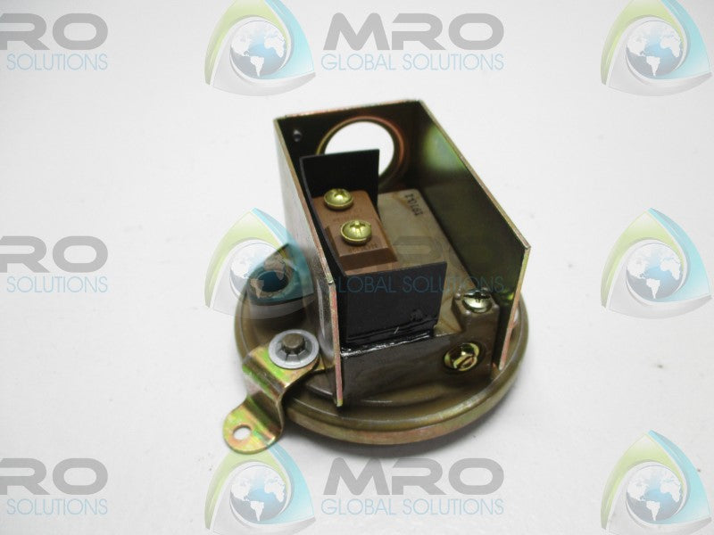 DWYER 1910-1 PRESSURE SWITCH (AS PICTURED) * NEW IN BOX *