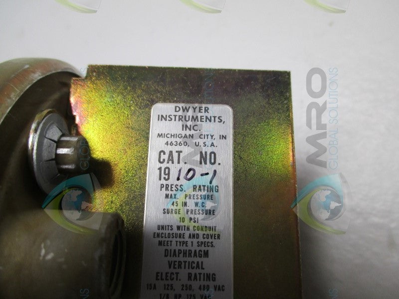DWYER 1910-1 PRESSURE SWITCH (AS PICTURED) * NEW IN BOX *