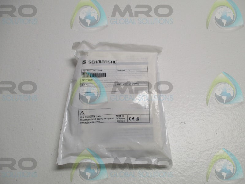 SCHMERSAL AZ17-02ZK INTERLOCK SAFETY SWITCH * NEW IN FACTORY BAG *