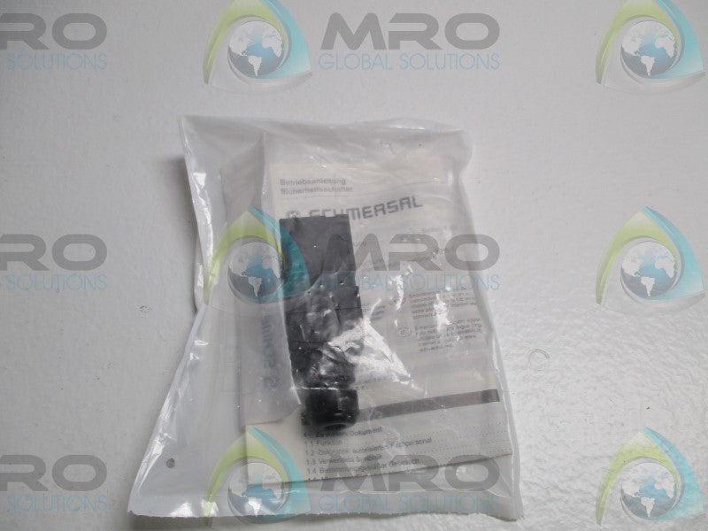 SCHMERSAL AZ17-02ZK INTERLOCK SAFETY SWITCH * NEW IN FACTORY BAG *