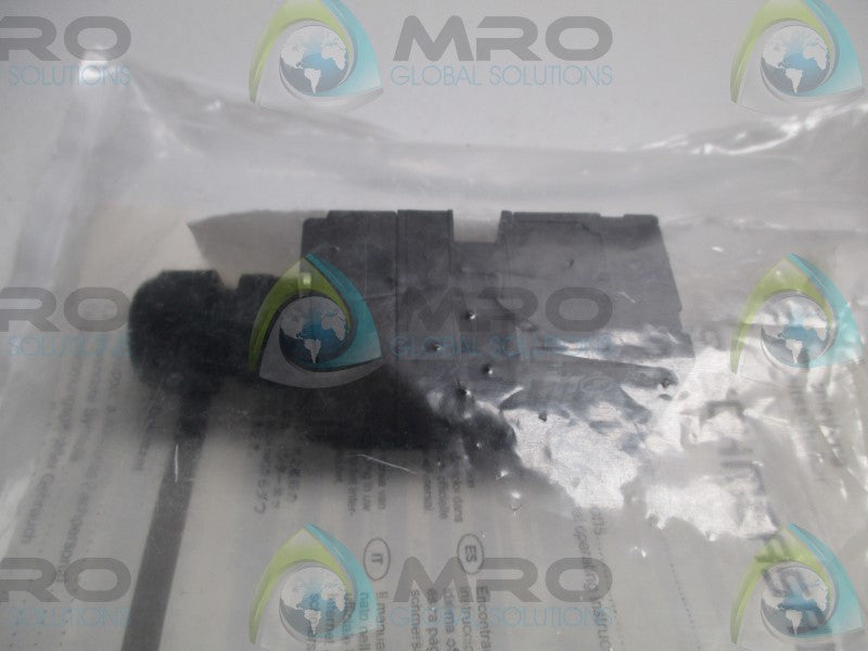 SCHMERSAL AZ17-02ZK INTERLOCK SAFETY SWITCH * NEW IN FACTORY BAG *