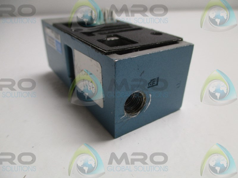 MAC M92007-04P SOLENOID VALVE BASE  UNMP