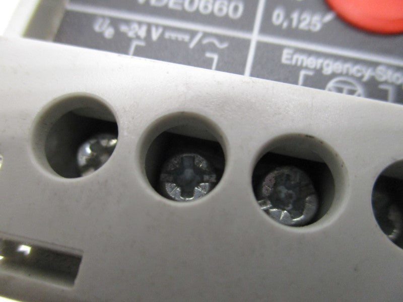 KLOCKNER MOELLER UVU-NZM RELEASE DELAY UNIT * USED *