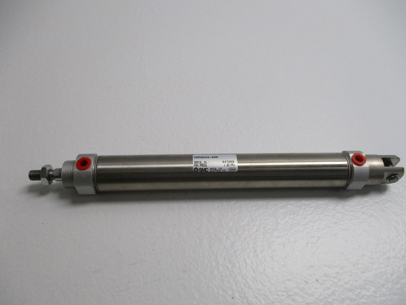 SMC CDM2D32-200 PNEUMATIC CYLINDER * NEW IN ORIGINAL PACKAGE *