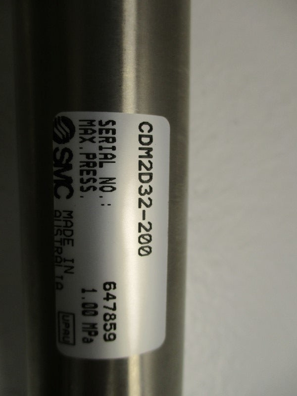 SMC CDM2D32-200 PNEUMATIC CYLINDER * NEW IN ORIGINAL PACKAGE *