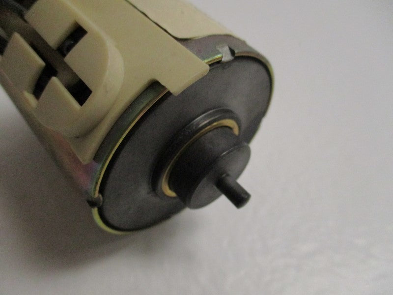 KLOCKNER MOELLER U-IZM MOTOR 24VDC-IZM * USED *