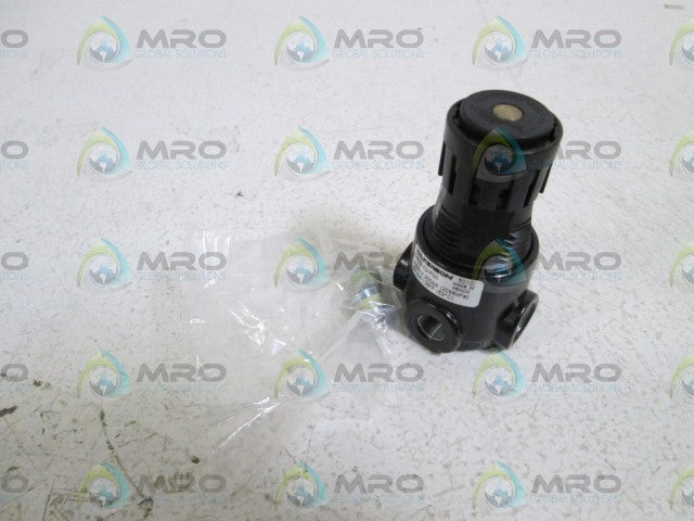 WILKERSON 1/4" REGULATOR R03-C2-P00 *NEW IN BOX*