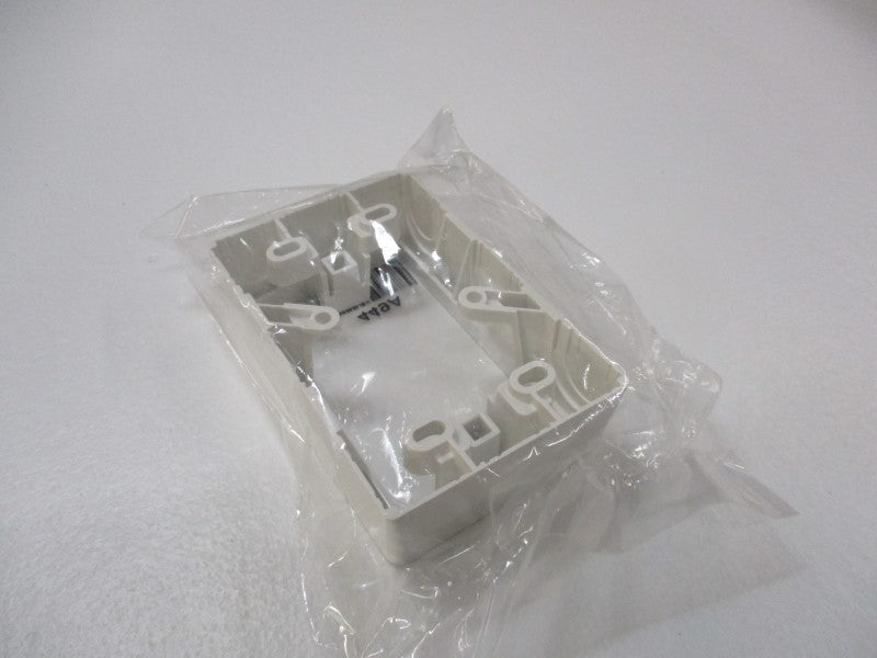 CLIPSAL 449A * NEW IN FACTORY BAG *