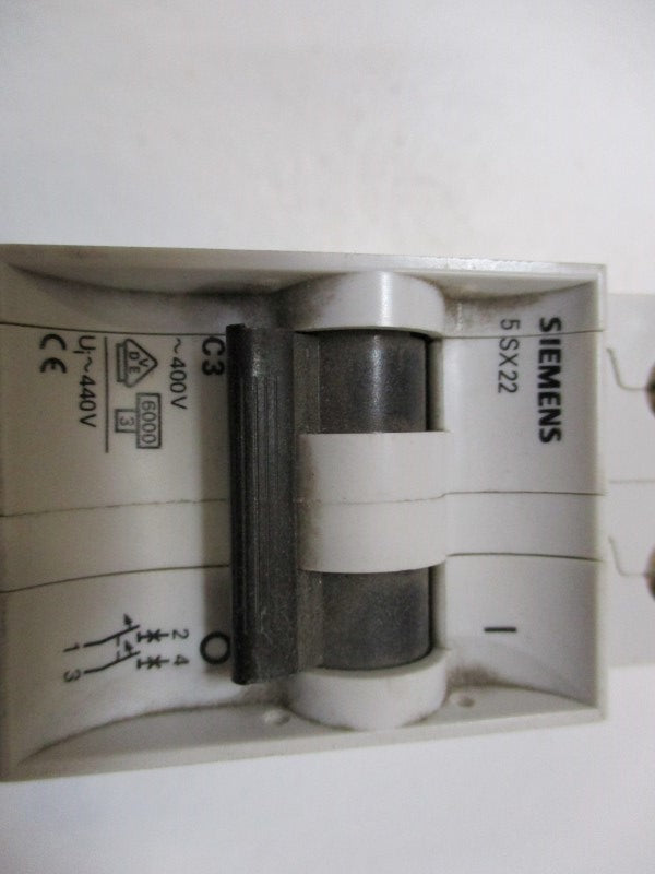 SIEMENS 5SX2-203-8 CIRCUIT BREAKER 3A 400V UNMP