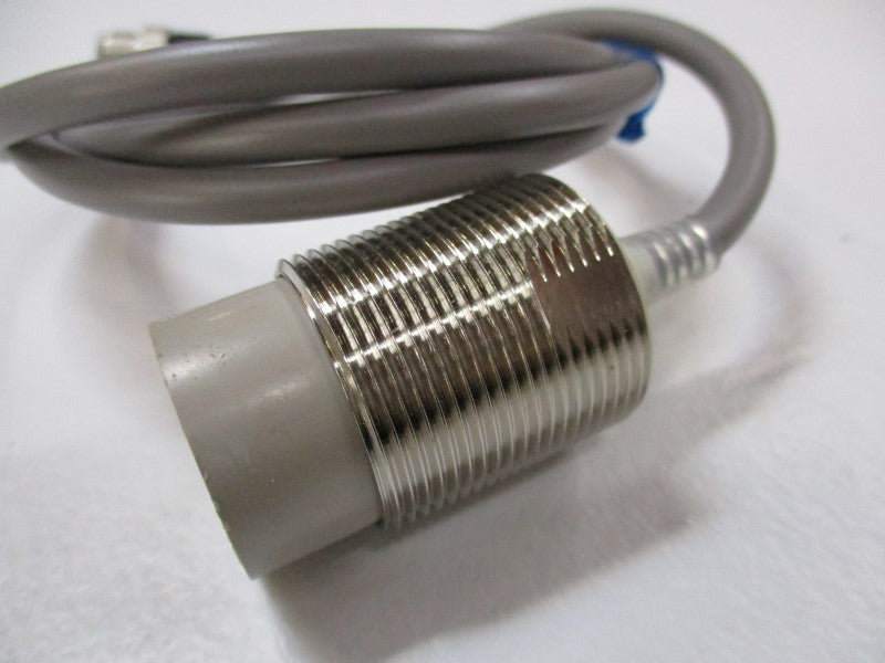 OMRON E2E-X20MD1-M1GJ (MISSING ACCESSORIES) NSNP