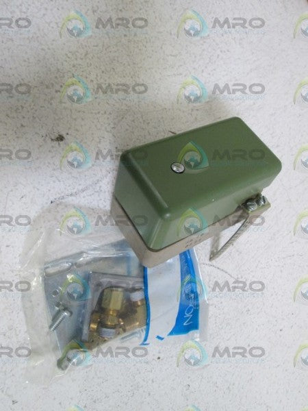 JOHNSON CONTROLS, INC. VALVE POSITIONER KIT V-9502-16 *NEW IN BOX*