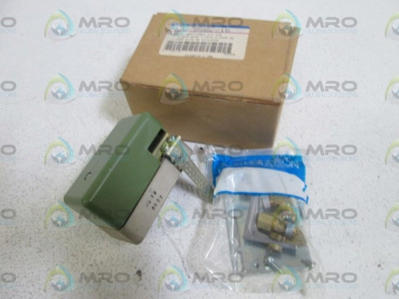 JOHNSON CONTROLS, INC. VALVE POSITIONER KIT V-9502-16 *NEW IN BOX*