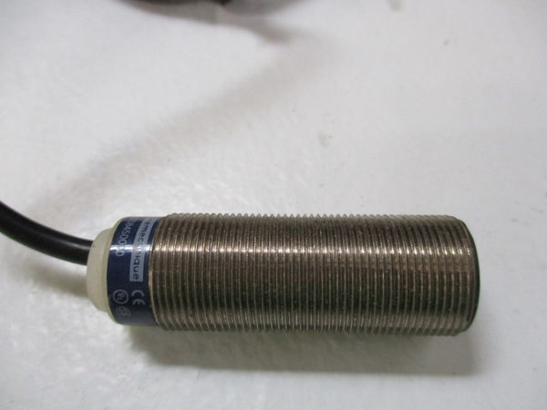 TELEMECANIQUE XS518B1DAL2 12-48V NSNP