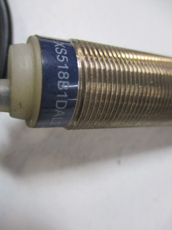TELEMECANIQUE XS518B1DAL2 12-48V NSNP