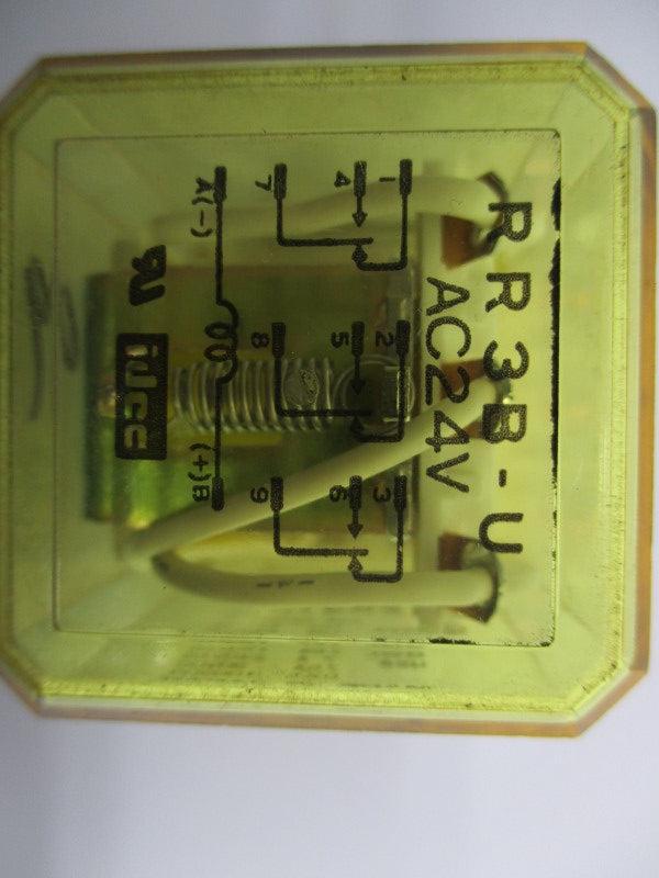 IDEC RR3B-U 24VDC 10A UNMP