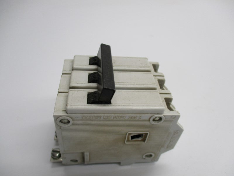 SYLVANIA BS3871M3 15A 240V (AS PICTURED) UNMP