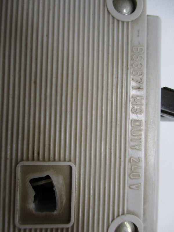SYLVANIA BS3871M3 15A 240V (AS PICTURED) UNMP