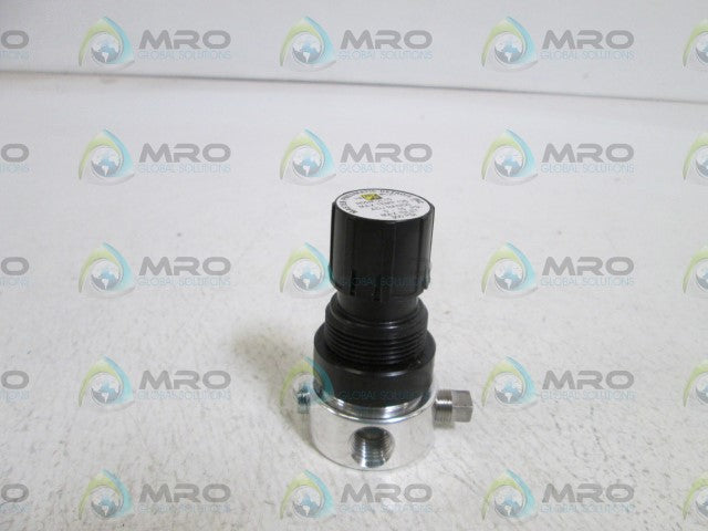 MASTER PNEUMATIC 1/4" REGULATOR R55M-2L15 *NEW NO BOX*
