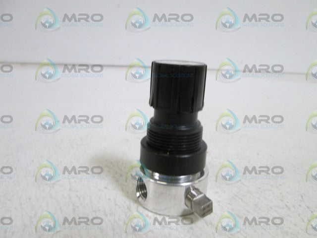 MASTER PNEUMATIC 1/4" REGULATOR R55M-2L15 *NEW NO BOX*