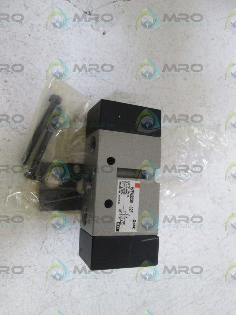 SMC VALVE BASE EVFA3230-02F *NEW NO BOX*