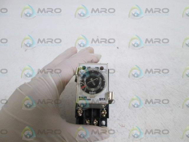 FUJI ELECTRIC TIMER ST7P-2DE3T-ADC *NEW NO BOX*
