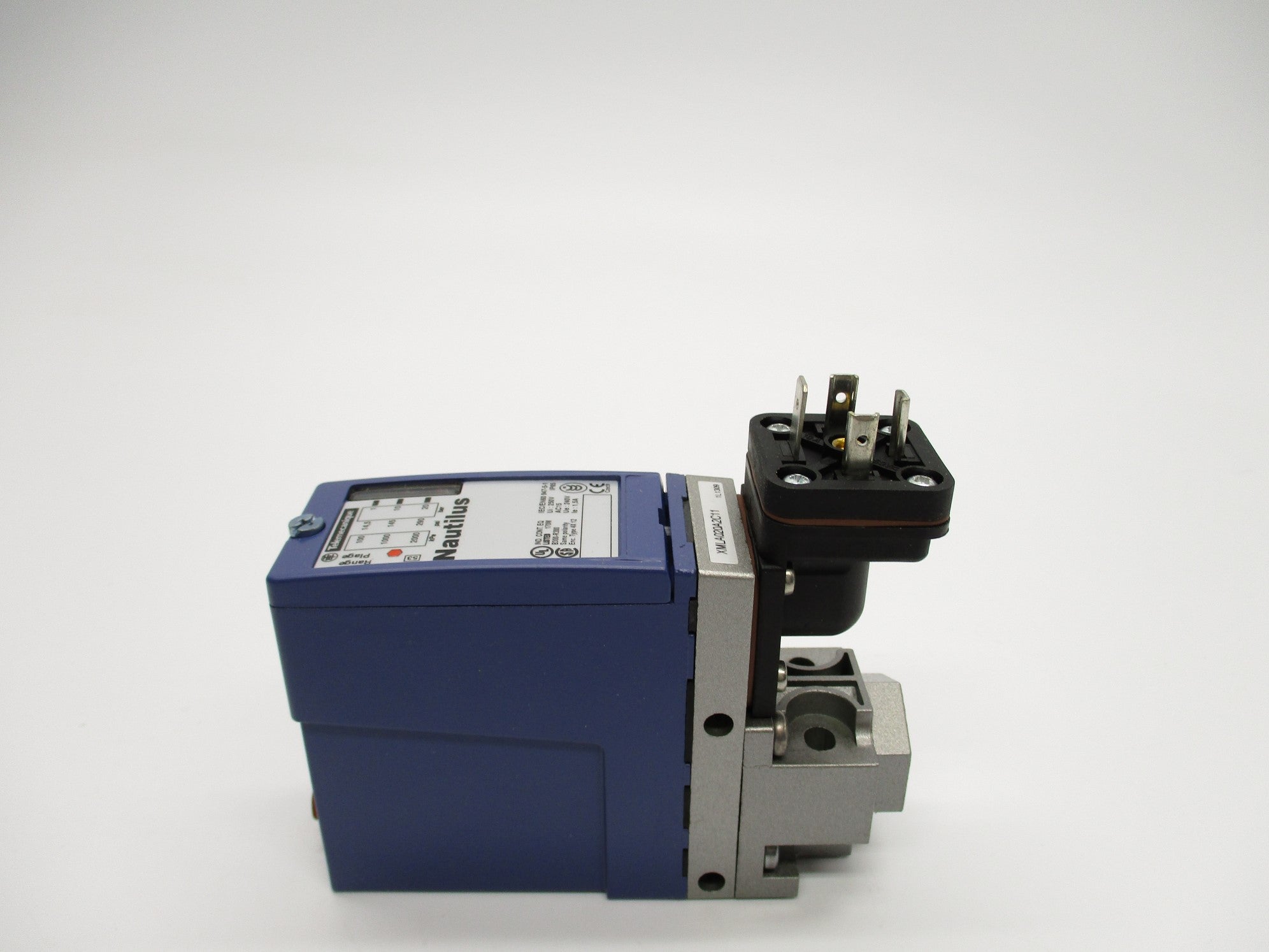 TELEMECANIQUE XMLA020A2C11 NSMP