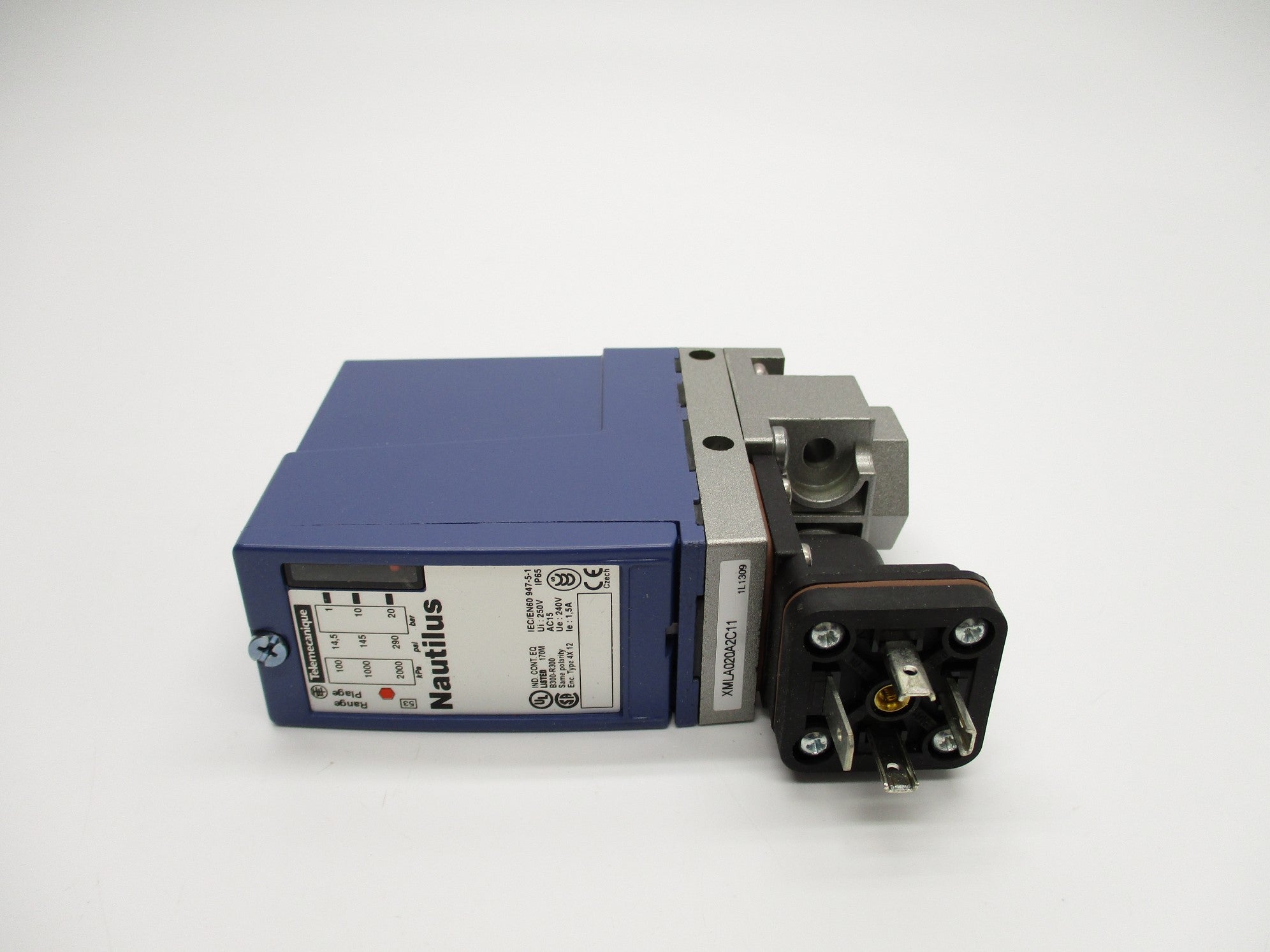 TELEMECANIQUE XMLA020A2C11 NSMP