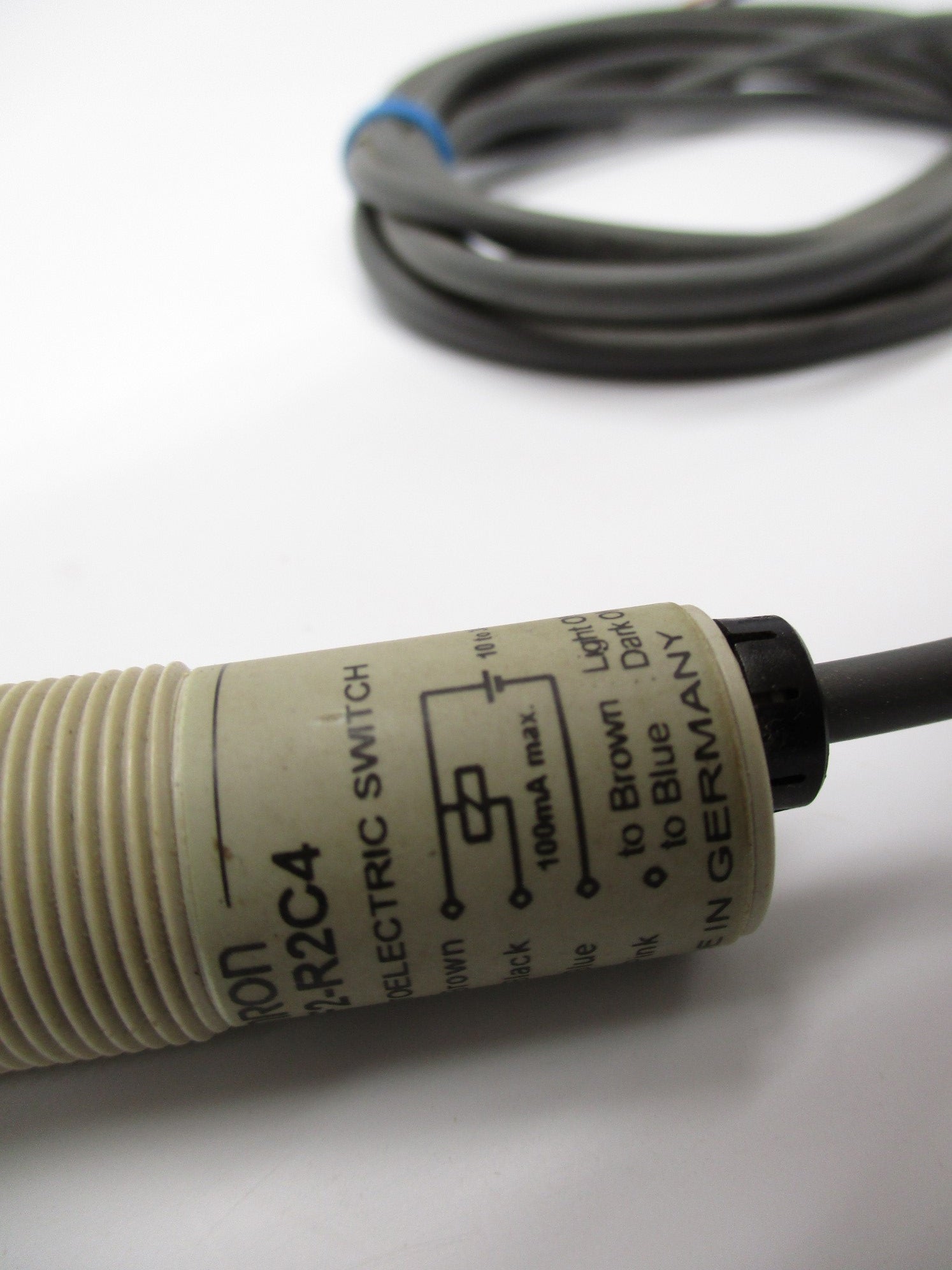 OMRON E3F2-R2C4 UNMP